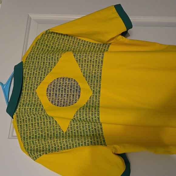 Hugo Boss polo shirt xxxl, yellow,green,and blue in color - Picture 3 of 4